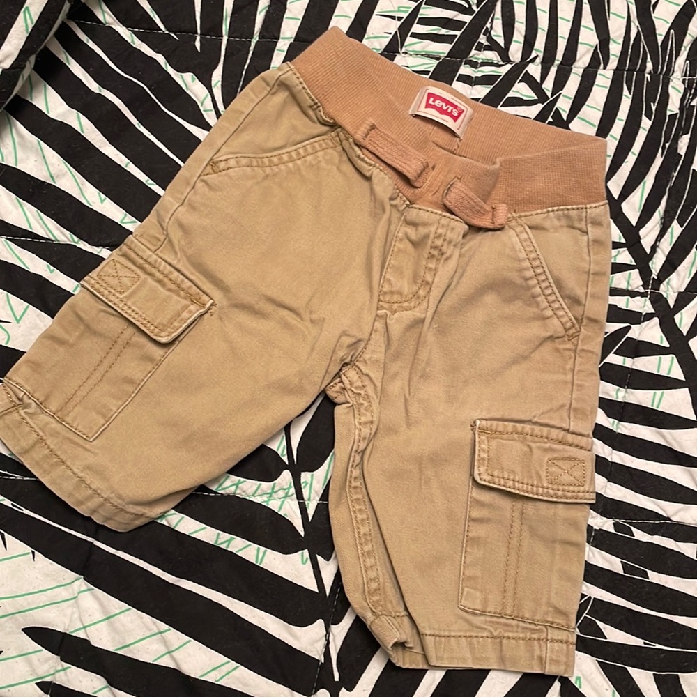 SPRING 🌿 LEVI’S Shorts Size 2T